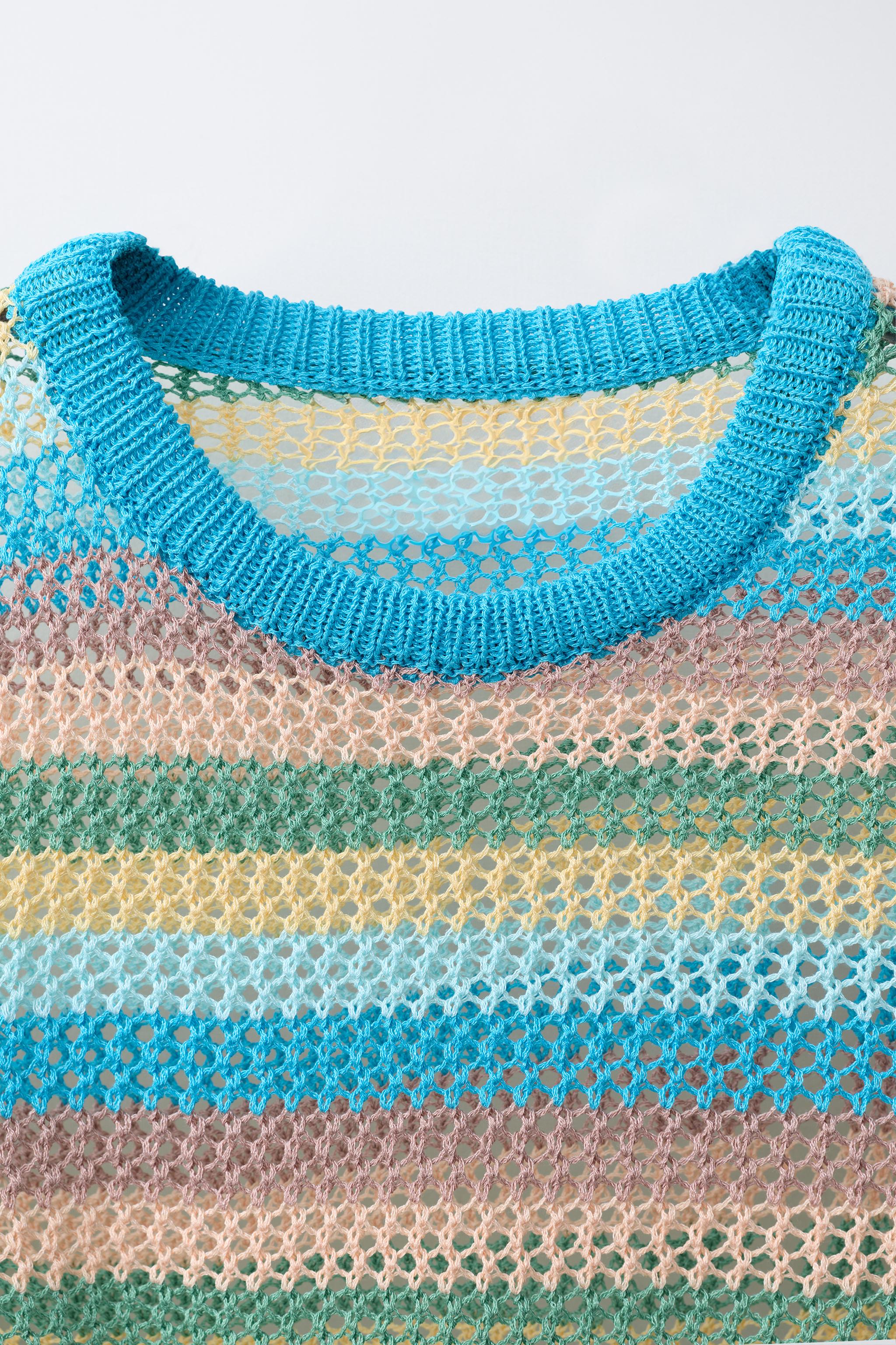 PULL EN RÉSILLE À RAYURES